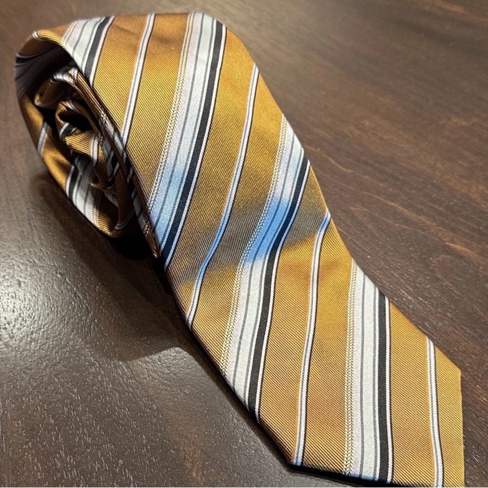Hugo Boss Elegant Gold and Black Striped Men's tie